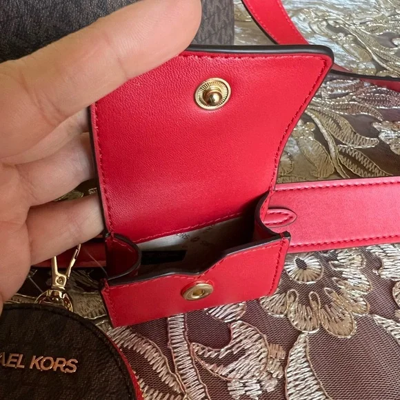 Michael Kors Crossbody with Tech Attached MK Signature - Picture 8 of 12